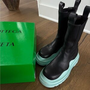 BOTTEGA VENETA flat triple sole leather bootie